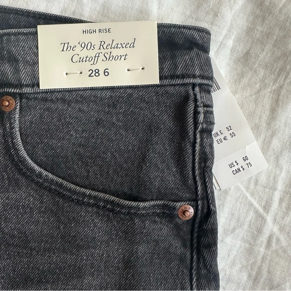 A&F 90s Relaxed Cutoff Shorts - 6 - Picture 3 of 4